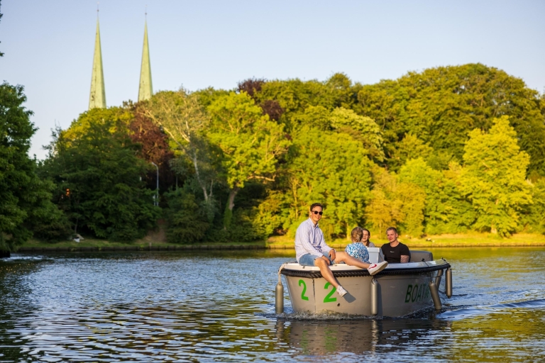 Lübeck: Electric Boat Rental - without driving licence 3-Hour Rental