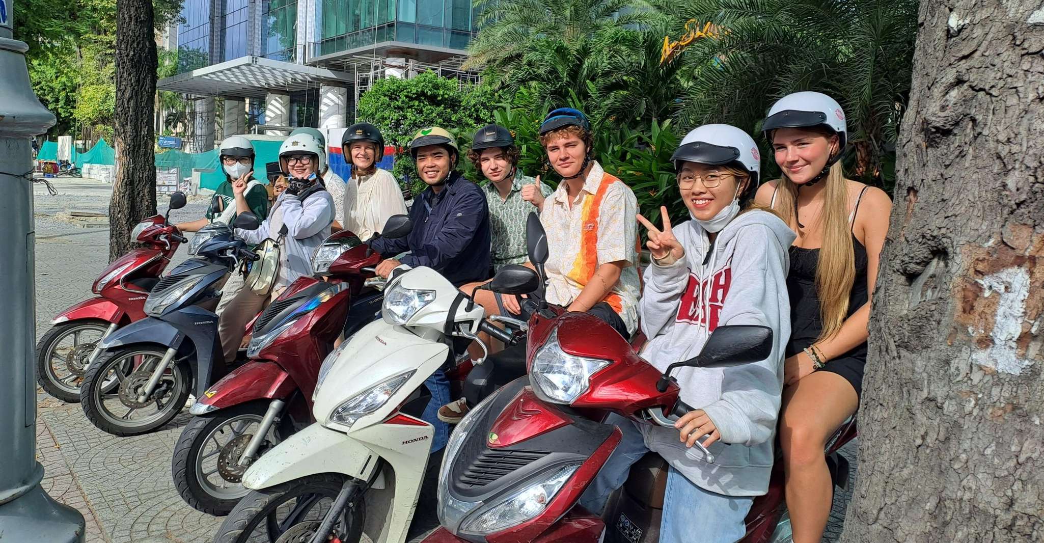 Ho Chi Minh City, Tournée gastronomique des Onze dégustations par Scooter - Hizvo