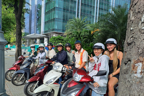 Ho Chi Minh City: Tour gastronomico in scooter con undici degustazioniTour per piccoli gruppi con trasferimento in hotel