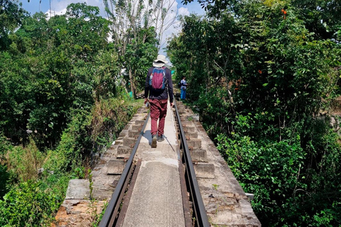 Medellín: tour di un giorno del Tunel de la Quiebra, della ferrovia e delle cascateMedellín: Tour di un giorno del Tunel de la Quiebra, della ferrovia e delle cascate