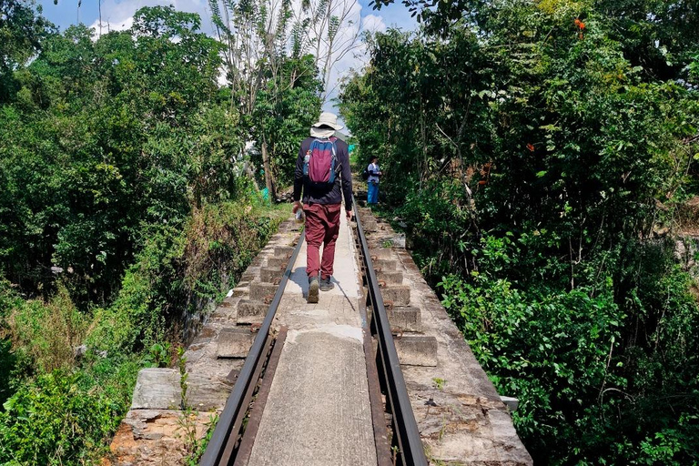 Medellín: tour di un giorno del Tunel de la Quiebra, della ferrovia e delle cascateMedellín: Tour di un giorno del Tunel de la Quiebra, della ferrovia e delle cascate