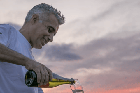 ركوب منطاد الهواء الساخن فوق كروم العنب في مندوزا ونخب النبيذركوب منطاد الهواء الساخن فوق كروم الع