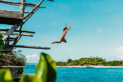 Boracay: Island Hopping & Cliff Jumping by Haqqy Life