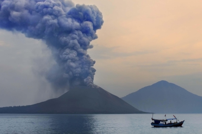 Vanuit Jakarta: Rondleiding over de berg Krakatau