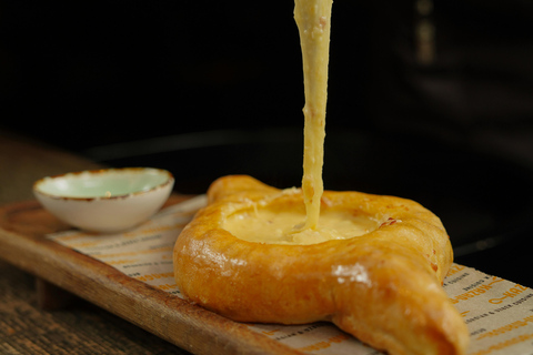 درس خاتشابوري الأجارستاني - تعلم وطهّ واكلدرس طهي جورجيا مع عشاء وعرض رقص