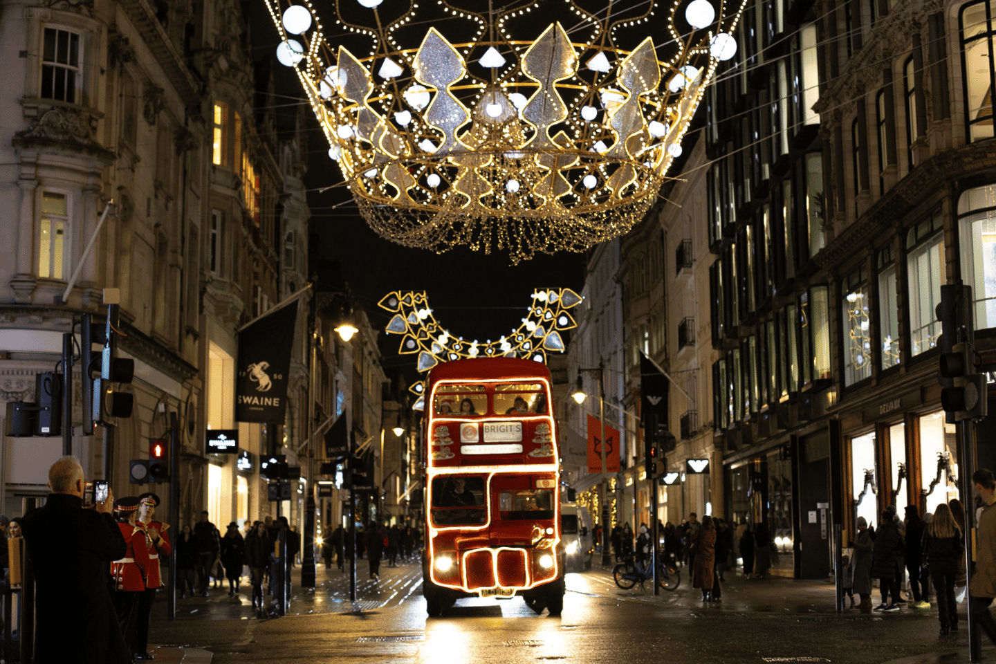 London: Christmas Afternoon Tea Sightseeing Bus Tour