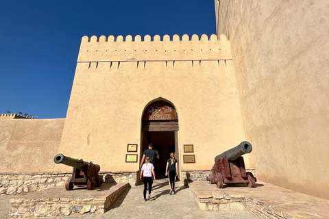 Muscat : Nizwa & Birkat AlMouz historical tour and lunch from Muscat : Nizwa & Oman’s Timeless Heritage Tour + lunch