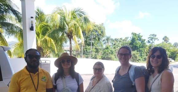 Montego Bay: Private Round-Trip Airport Transfer to Negril