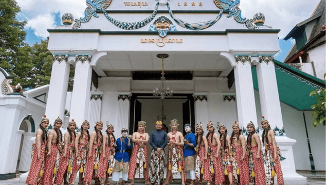 Yogyakarta: Sultan Palace & Water Castle Day Tour