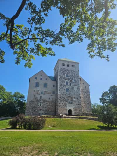Turku Castle & City: Fully Guided Day Tour from Helsinki