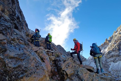 Huaraz: Dia inteiro em San Mateo, coberto de neveHuaraz: Dia inteiro no Nevado Mateo