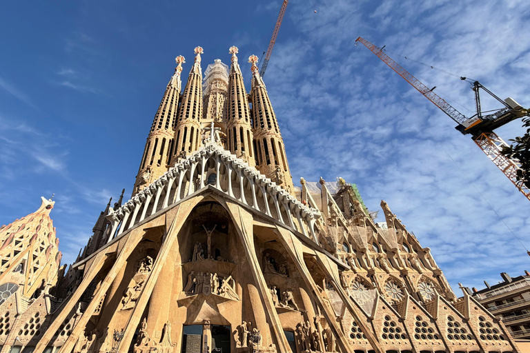 Barcelona 3-in-1 Tour: Sagrada Família, Gaudí & Old Town Private tour