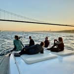 Istanbul: crociera in barca sul Bosforo al tramonto con spuntino