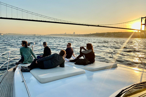 Istanbul: Bosphorus Yacht Cruise at Sunset with Snacks