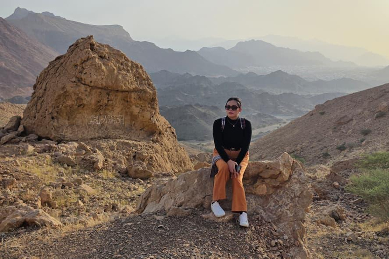 Muscat: Saal Walk Guided Hike with Sunset & City Views Tour