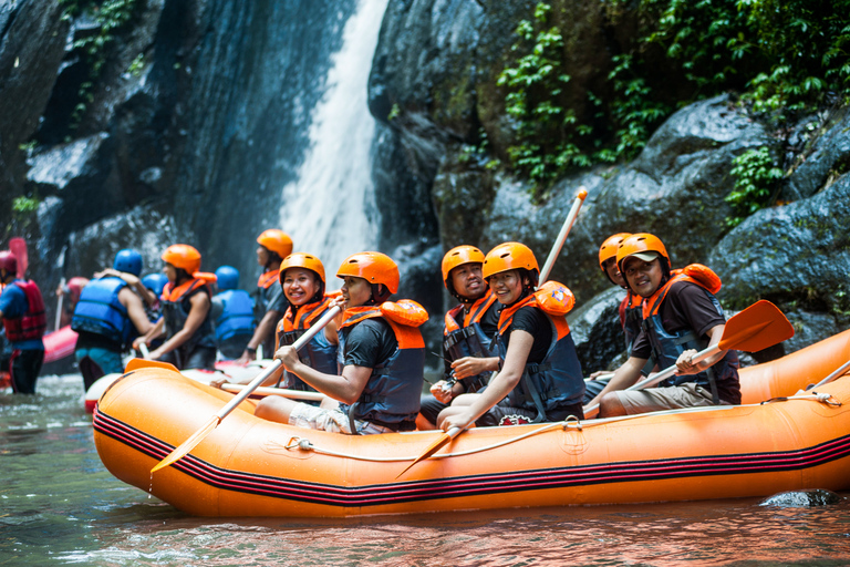 Bali: Avventura di rafting guidato sul fiume Ayung con pranzoRafting sul fiume Ayung con prelievo dall&#039;hotel