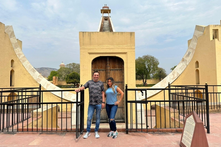 Jaipur: Visita Privada de un Día a la Ciudad en Coche PrivadoEn esta opción se incluye Ac coche privado + guía turístico solamente