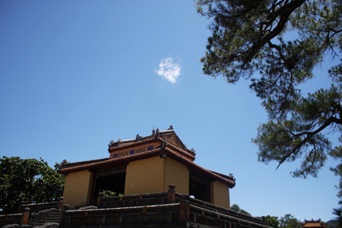 Hue: Crucero por el Río del Perfume con la Pagoda y Tumbas de Thien Mu