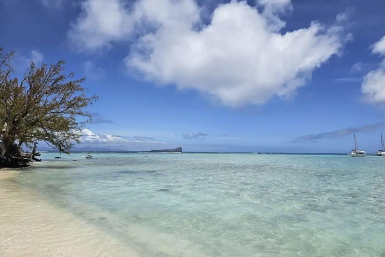 Mauritius Amazing Catamaran 3 island north & lunch on island