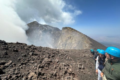 Szczyt Etny 3300 m n.p.m.: Trekking na aktywnym wulkanieSzczyt Etny 3300 m n.p.m.: Trekking po aktywnym wulkanie