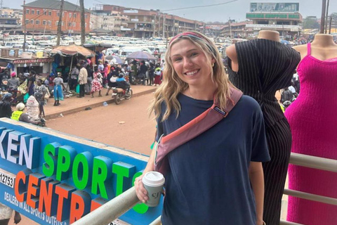 Kampala: Guided Walking Tour with Local Food Buffet