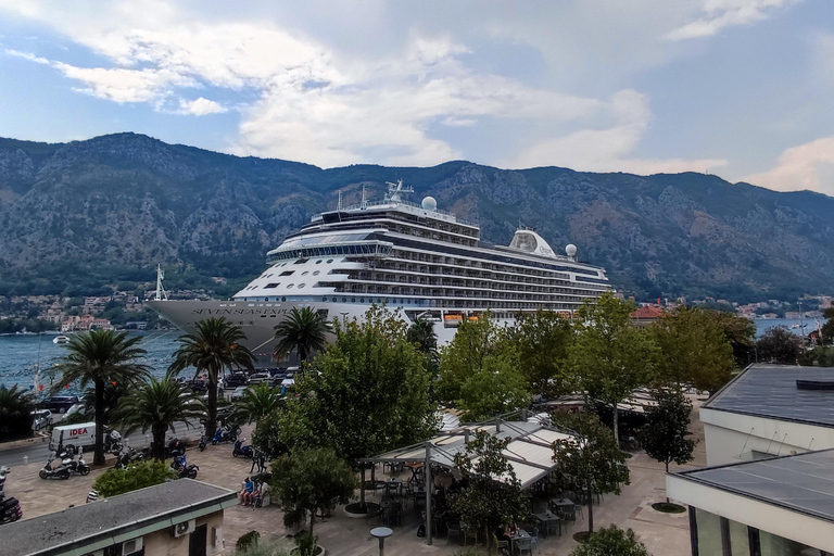 Kotor & Perast: Private Tour with Boat Trip & Oyster Lunch
