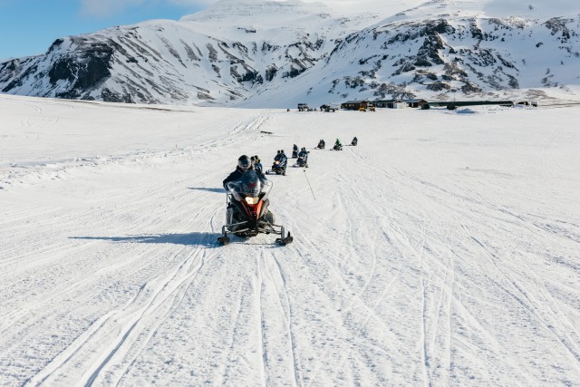 Vanuit Reykjavik: Golden Circle en Glacier Snowmobiling