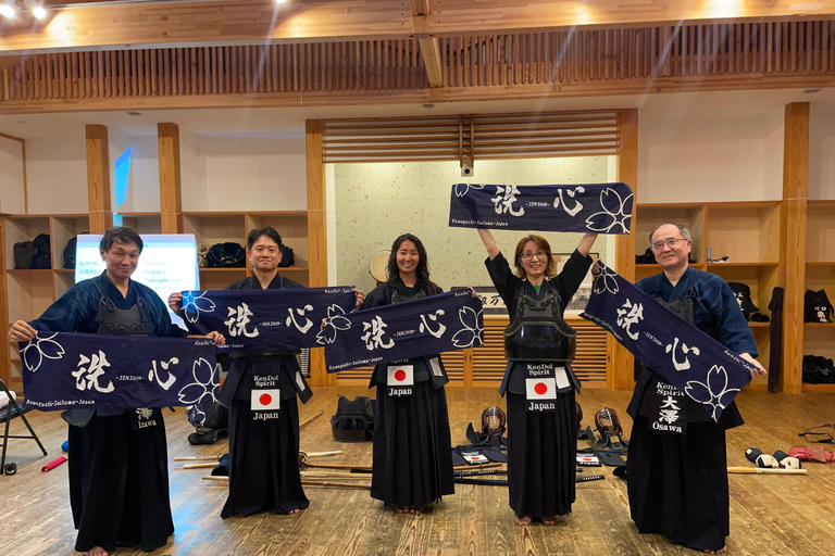 Tokyo: Japanese Kendo Experience with High-Ranked Instructor Let's experience kendo, a traditional Japanese martial art!
