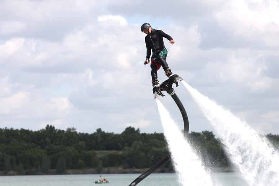 Leipzig: Erlebnis Flyboarding. Foto: GetYourGuide Leipzig: Erlebnis Flyboarding. Foto: GetYourGuide