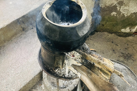 Giriulla: Batik Factory Tour with Ceylon Tea and Sweets