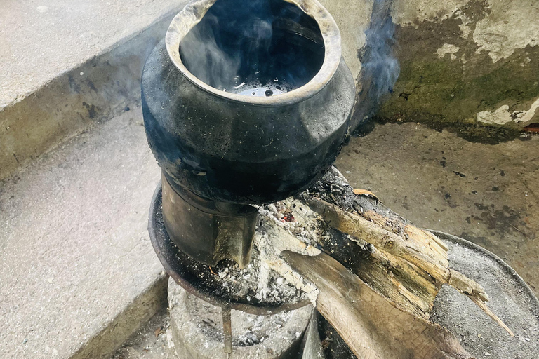 Giriulla: Batik Factory Tour with Ceylon Tea and Sweets