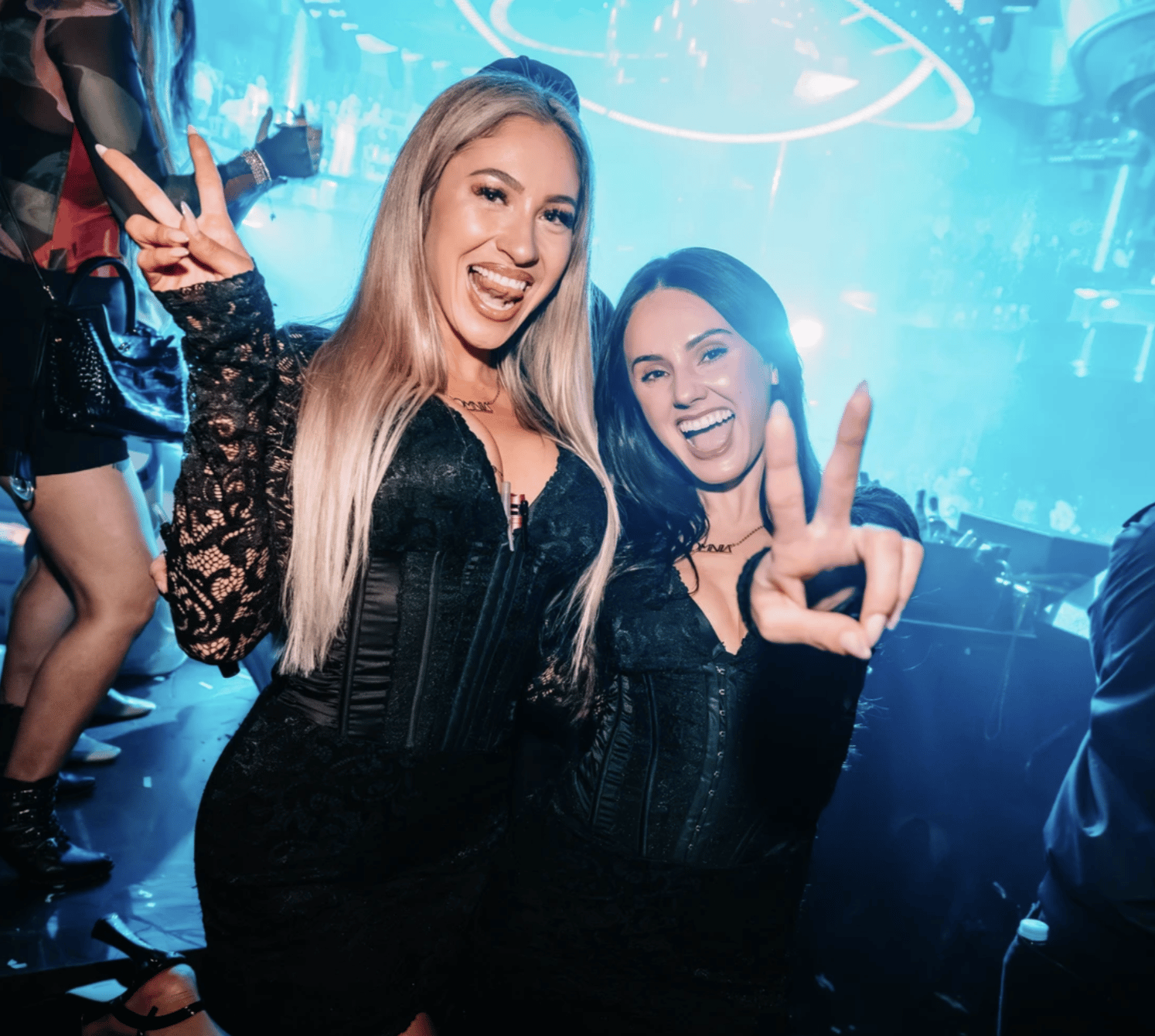 #1 Kavos Club Crawl mit kostenlosen Drinks & VIP-Eintritt