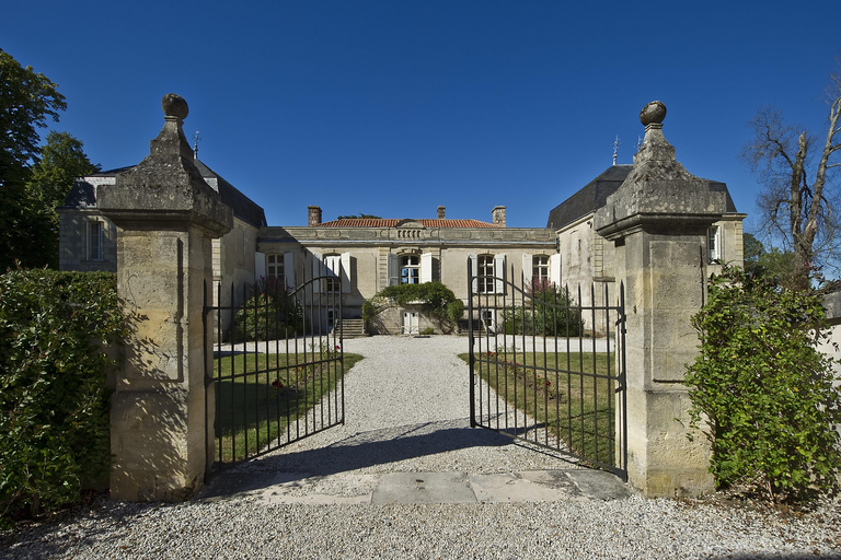 Bordeaux: Château Picque Caillou Vertical Wine Tasting Bordeaux: Château Picque Caillou Vertical Tasting in English