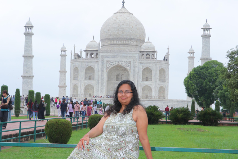 From Delhi: Taj Mahal & Agra City Tour with Fatehpur Sikri Private Tour with Tour Guide Only