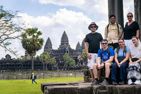 Siem Reap: Angkor Wat Sunrise by Tuk Tuk or SUV Car Full Day Vespa Option + English Guide