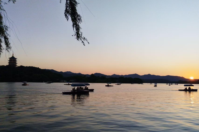 جولة خاصة شاملة كلياً في أبرز معالم مدينة شنغهايAll Inclusive Tour