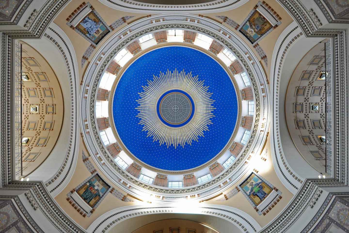 비엔나 중앙 묘지 도보 투어 & 이동 서비스