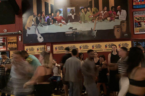 Cali Salsa Night: Immerse Yourself in La Topa Tolondra with a Local Host and Dancer