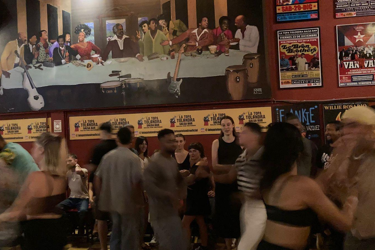 Cali Salsa Night: Immerse Yourself in La Topa Tolondra with a Local Host and Dancer