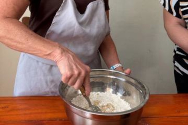 Clase de Cocina Guiada de Empanadas y Alfajores de Buenos AiresClase de cocina de empanadas y alfajores de Buenos Aires
