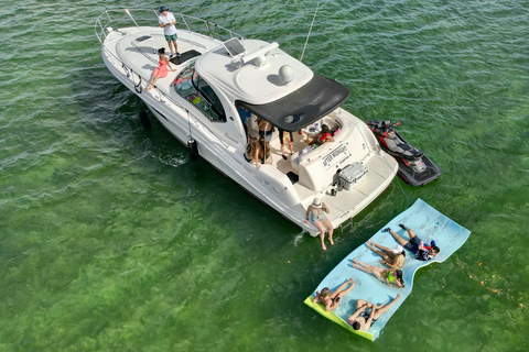 Miami: Private Yacht Charter with Drinks 6-Hour Charter