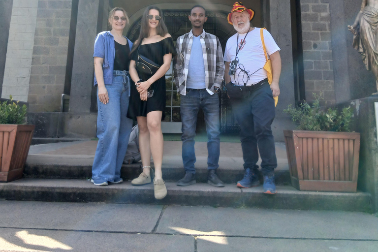Addis Ababa: Guided City Highlights Tour in English & French