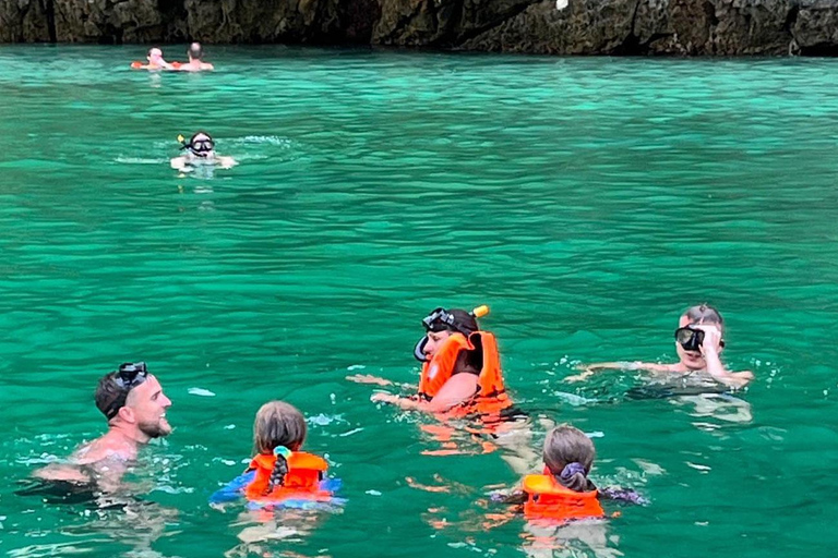 Phuket : Affrètement d&#039;un bateau rapide privé pour les îles Phi Phi et Khai