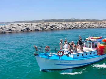 Alvor: Explore cavernas em passeio de barco e caiaque