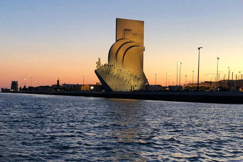 Lisbon: 2H Sunset Boat Cruise Tour with Drinks