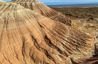 1- bis 2-tägige Tour: Singende Dünen, Aktau-Gebirge & Altyn Emel