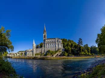 Biarritz: Visit to the Sanctuary of Lourdes in small group