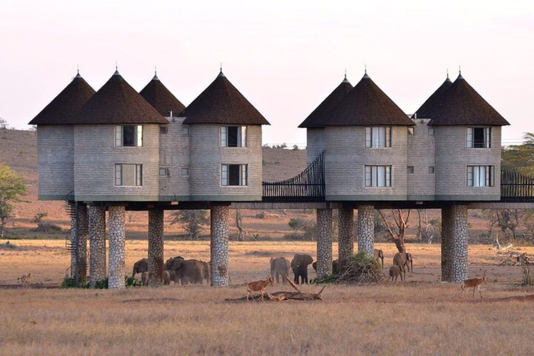 Desde Mombasa:safari de 5 días por Tsavo Este, Oeste y Saltlick Lodge