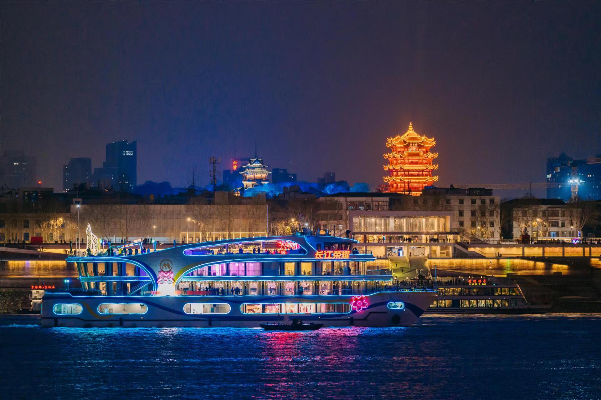 Wuhan: Nachtkreuzfahrt auf dem Jangtse