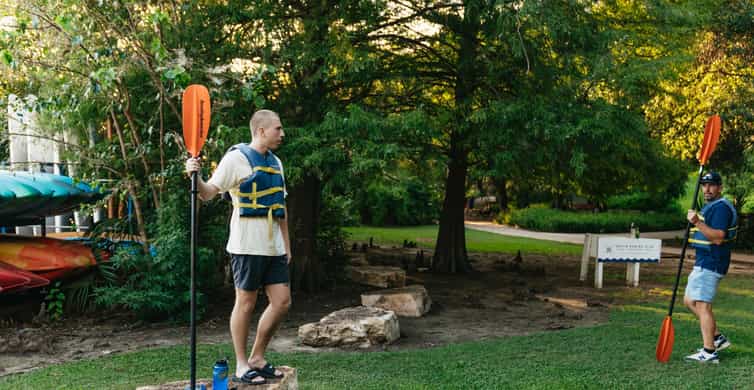 Austin: Sunset Bat Watching Kayak Tour photo 6